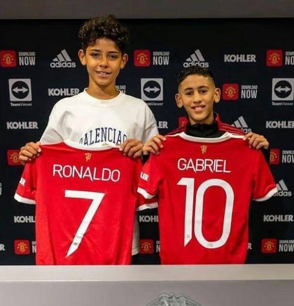 宜人配资 曼联成功续约14岁天才, 培养青训新希望